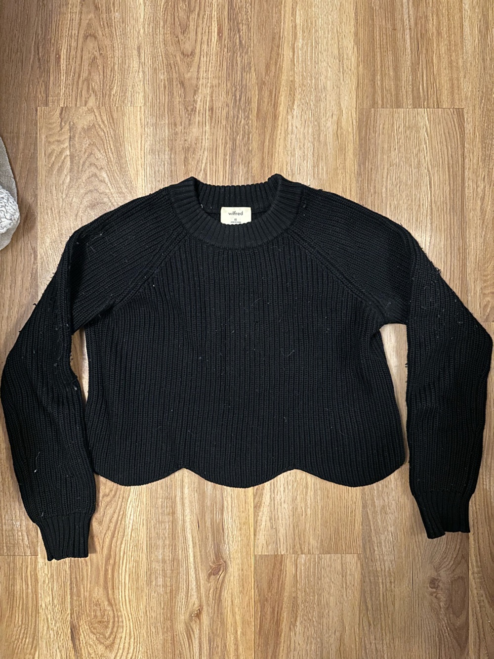 Wilfred Black Scallop-Hem Ribbed Crewneck Sweater